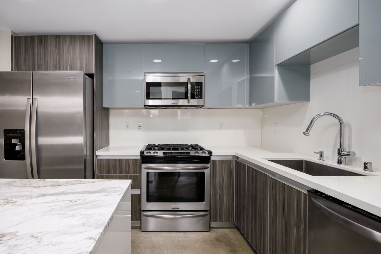 Los Robles - Photo 2 of 28