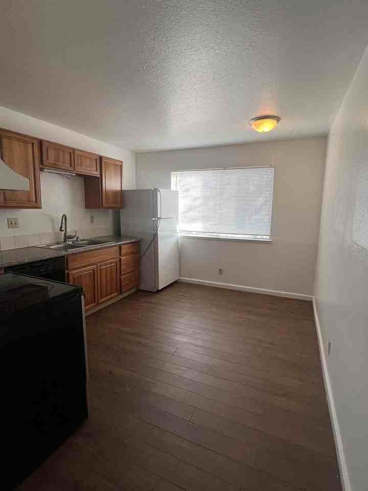 3417 Fairview Dr - Photo 2 of 13