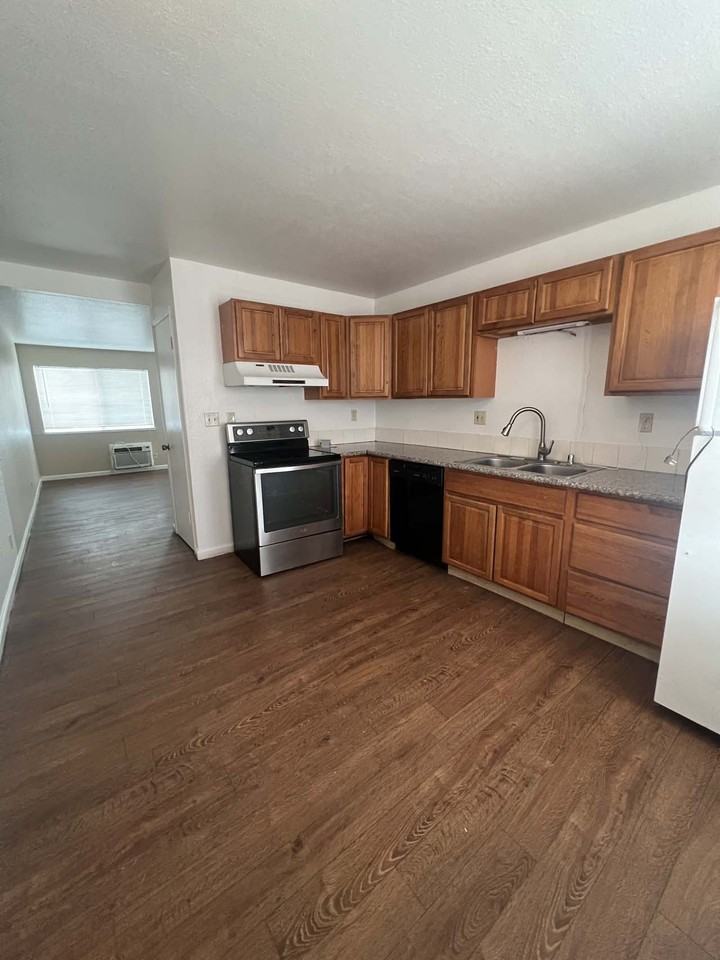 3417 Fairview Dr - Photo 3 of 13