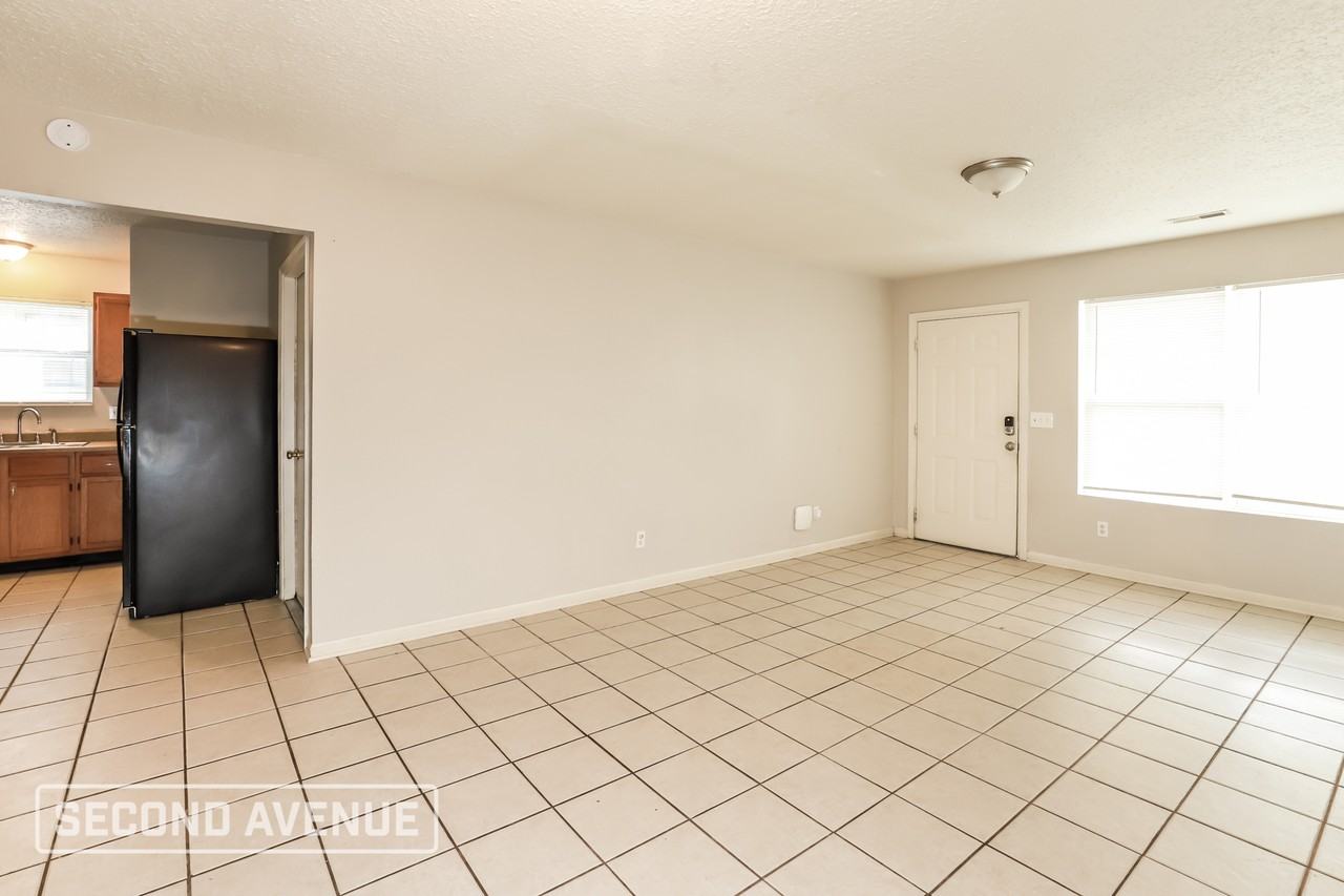 2833 Kensington Ave - Photo 4 of 25