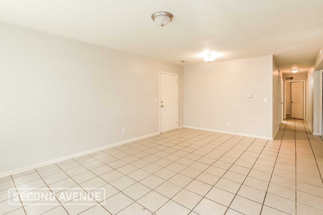 2833 Kensington Ave - Photo 6 of 25