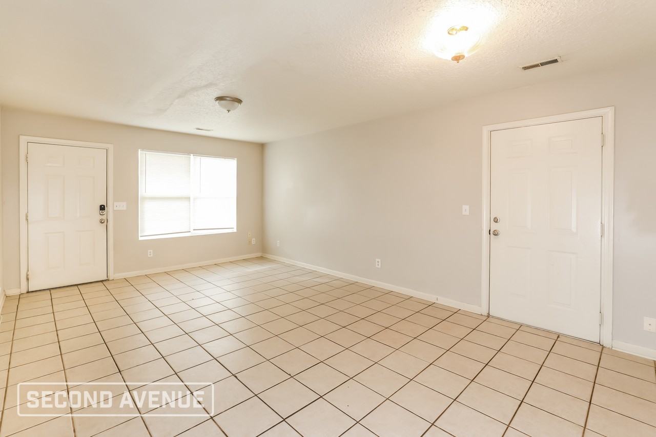 2833 Kensington Ave - Photo 7 of 25