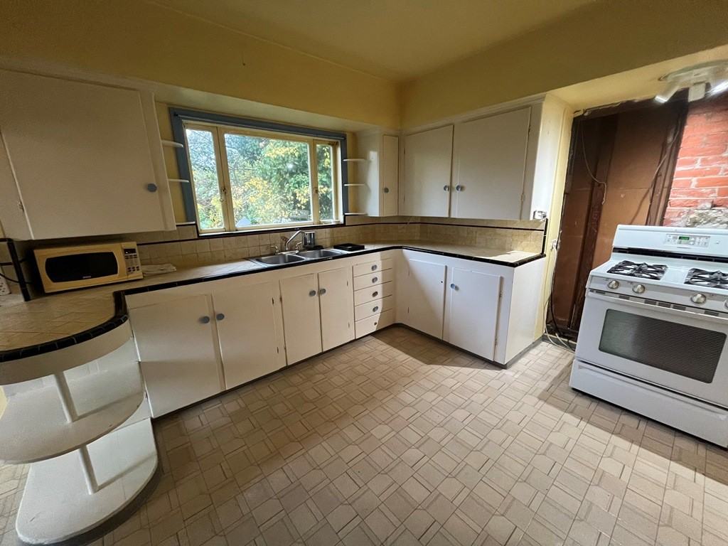 4490 Knight Street - Photo 3 of 15