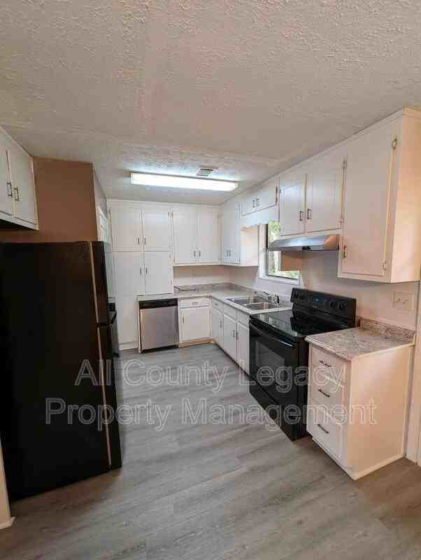 787 Highland Ct - Photo 3 of 10