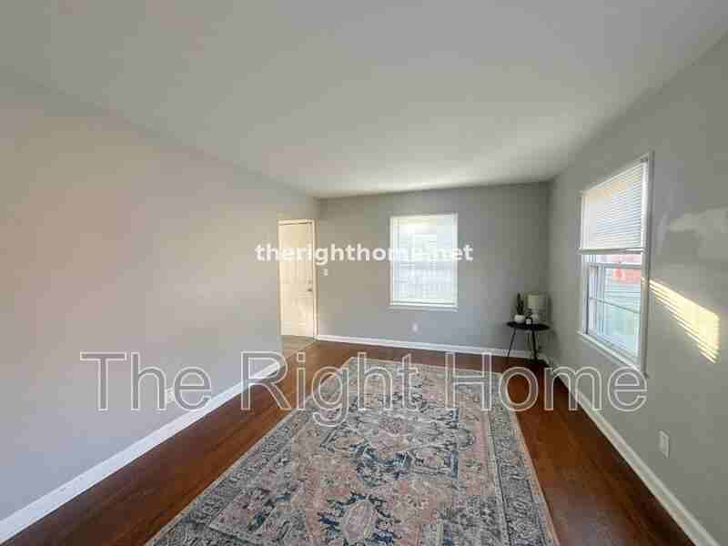 3307 X St - Photo 2 of 12