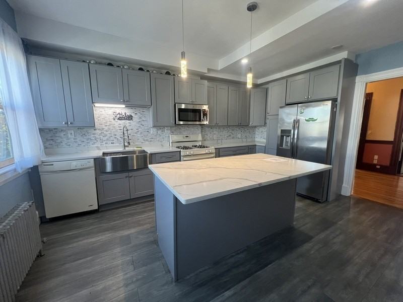 127 Hawthorn St #2 - Photo 3 of 35