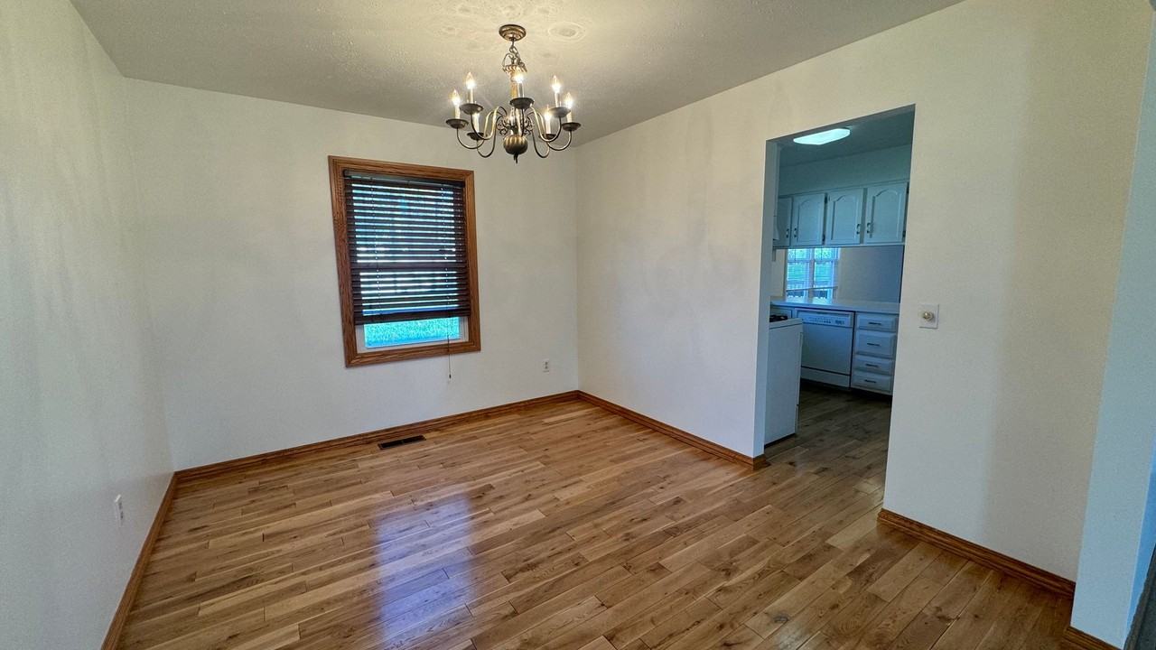 2157 Bayham Dr Se - Photo 4 of 20