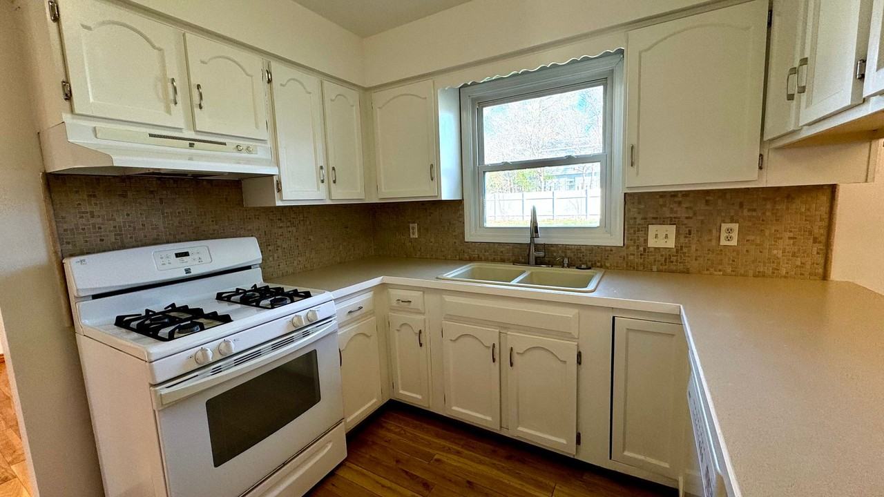 2157 Bayham Dr Se - Photo 5 of 20