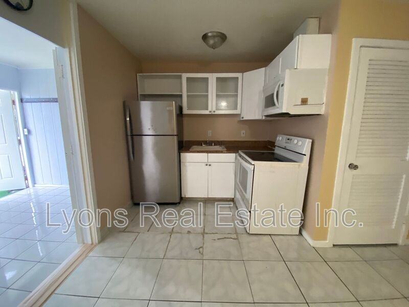 17377 Dowling Dr - Photo 4 of 13