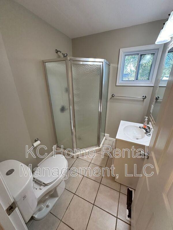 600 W Poor St - Photo 3 of 34