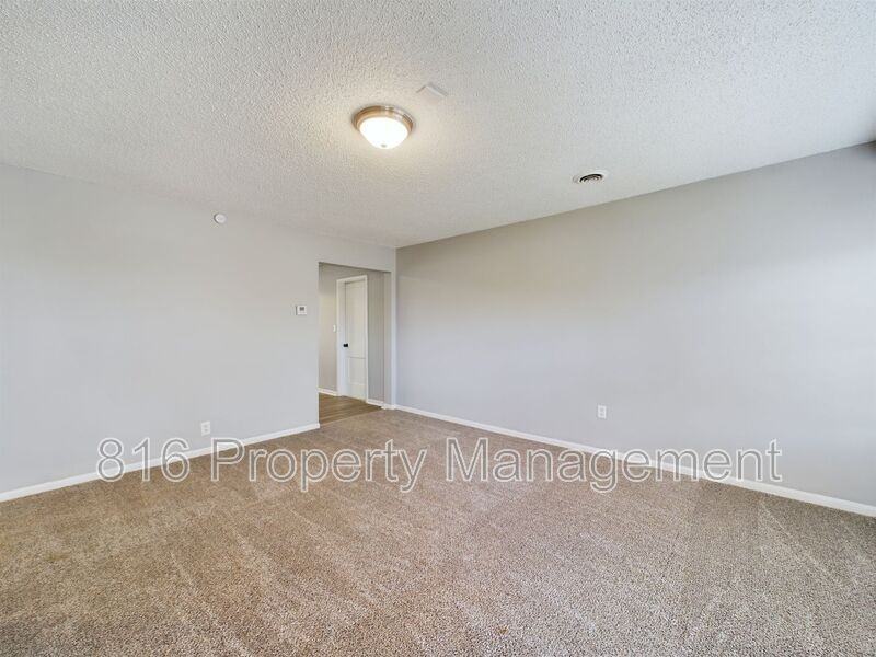 7403 E 56th Ter - Photo 3 of 14