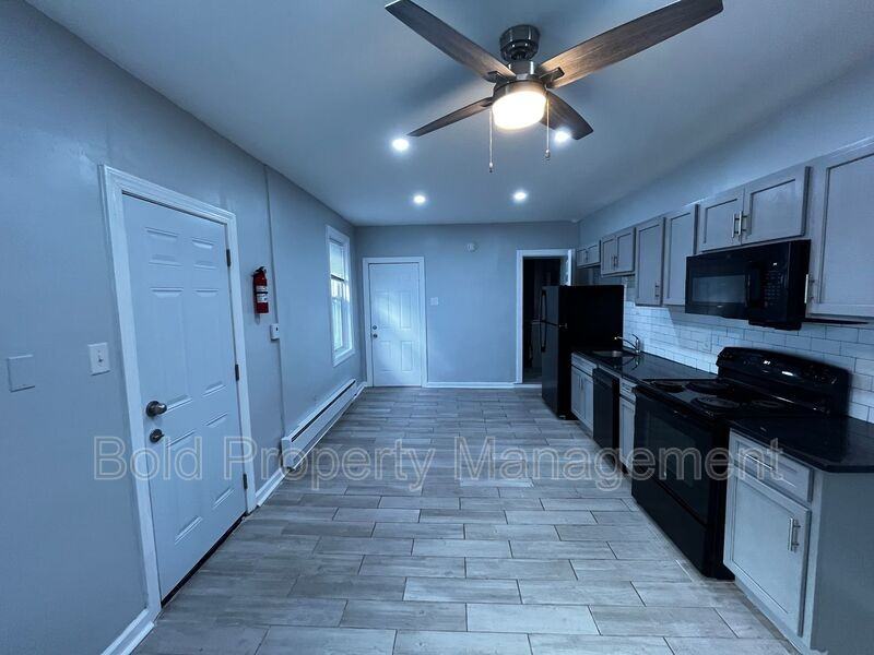 119 S 6th St #1R - Photo 2 of 8