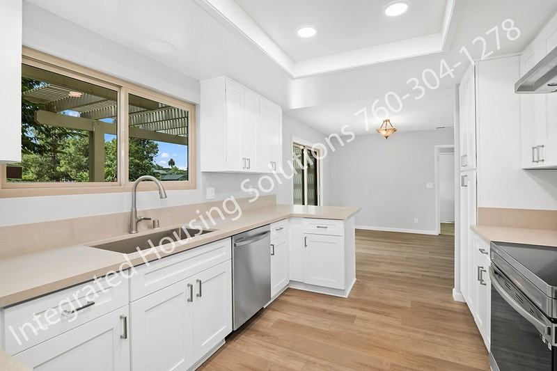 28147 Queensbridge Rd - Photo 2 of 19