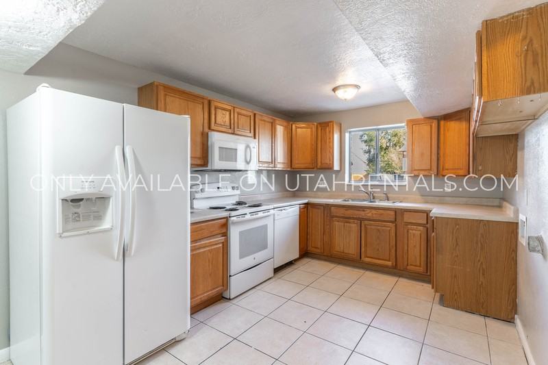 4420 S Dean Cir #B