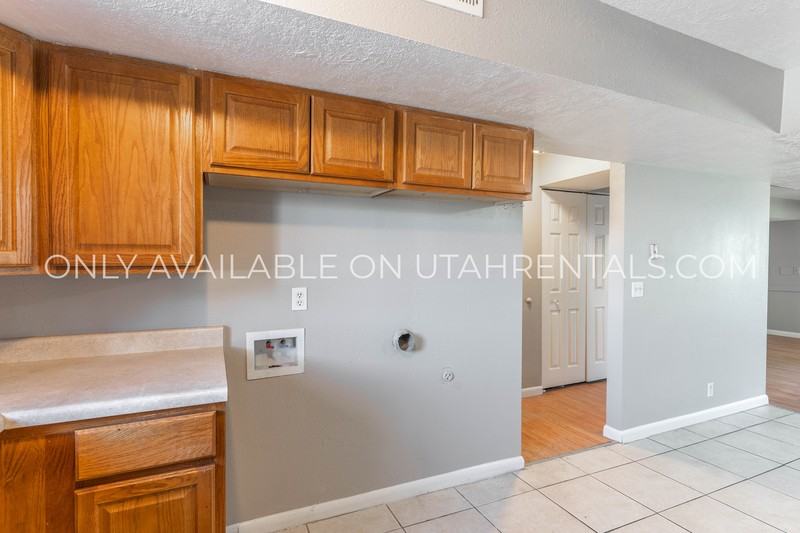 4420 S Dean Cir #B - Photo 2 of 17