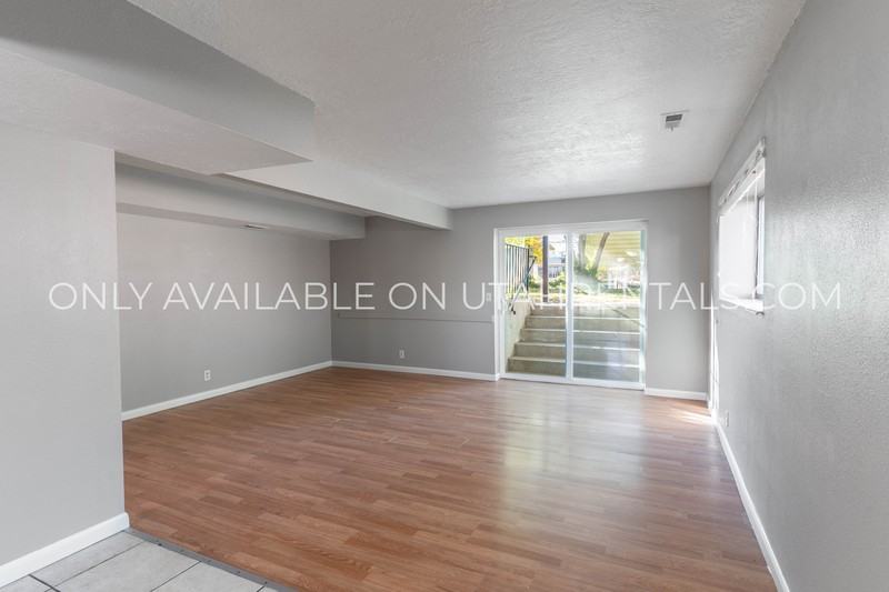 4420 S Dean Cir #B - Photo 4 of 17