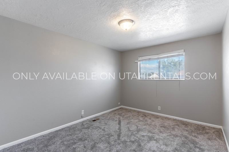4420 S Dean Cir #B - Photo 6 of 17