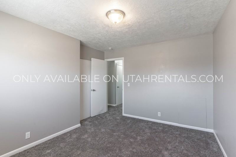 4420 S Dean Cir #B - Photo 7 of 17