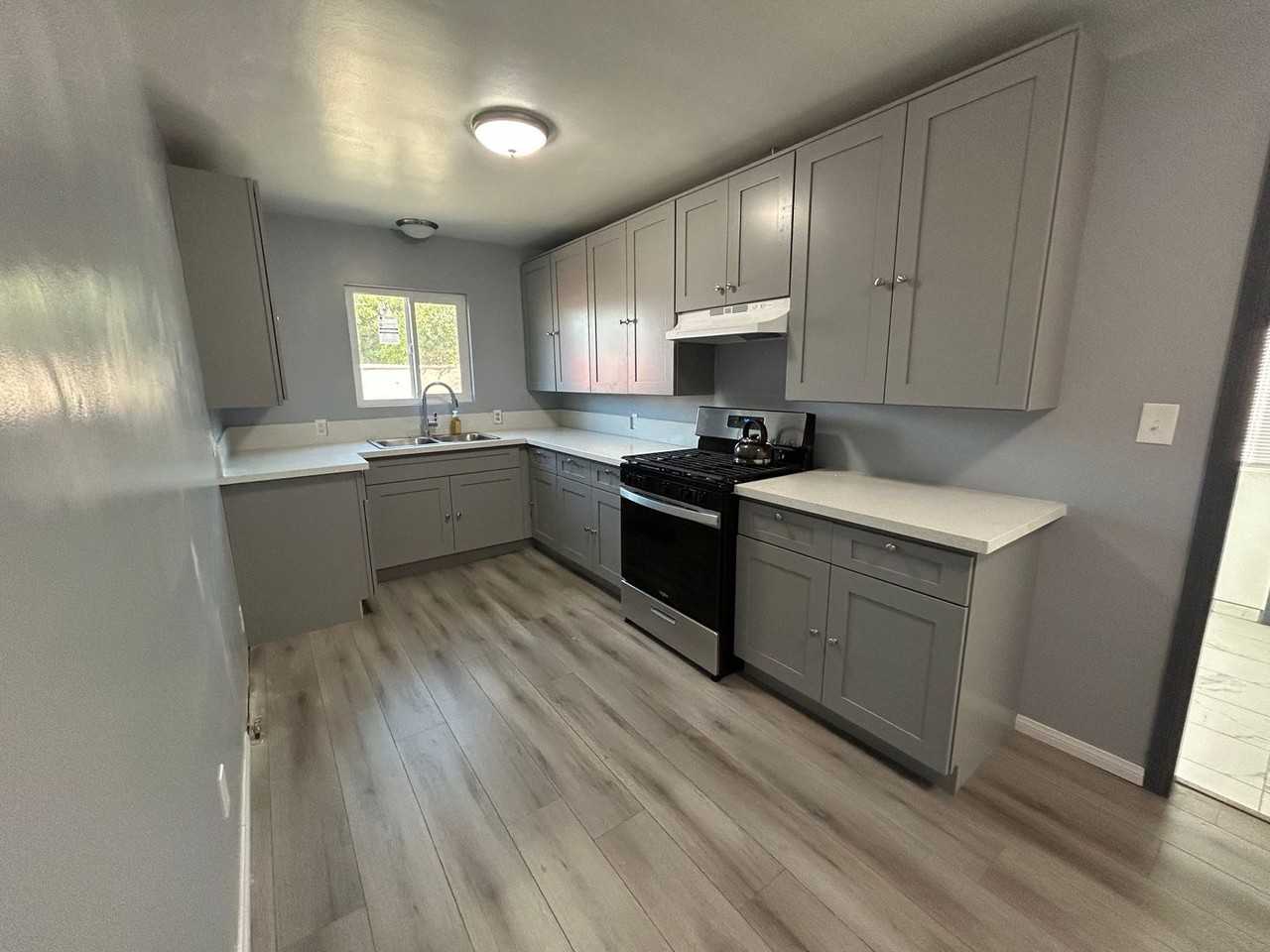 531 W Devonshire Ave - Photo 4 of 22