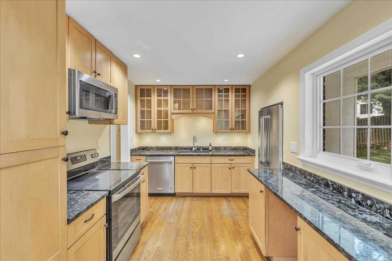 3020 Military Rd - Photo 2 of 34