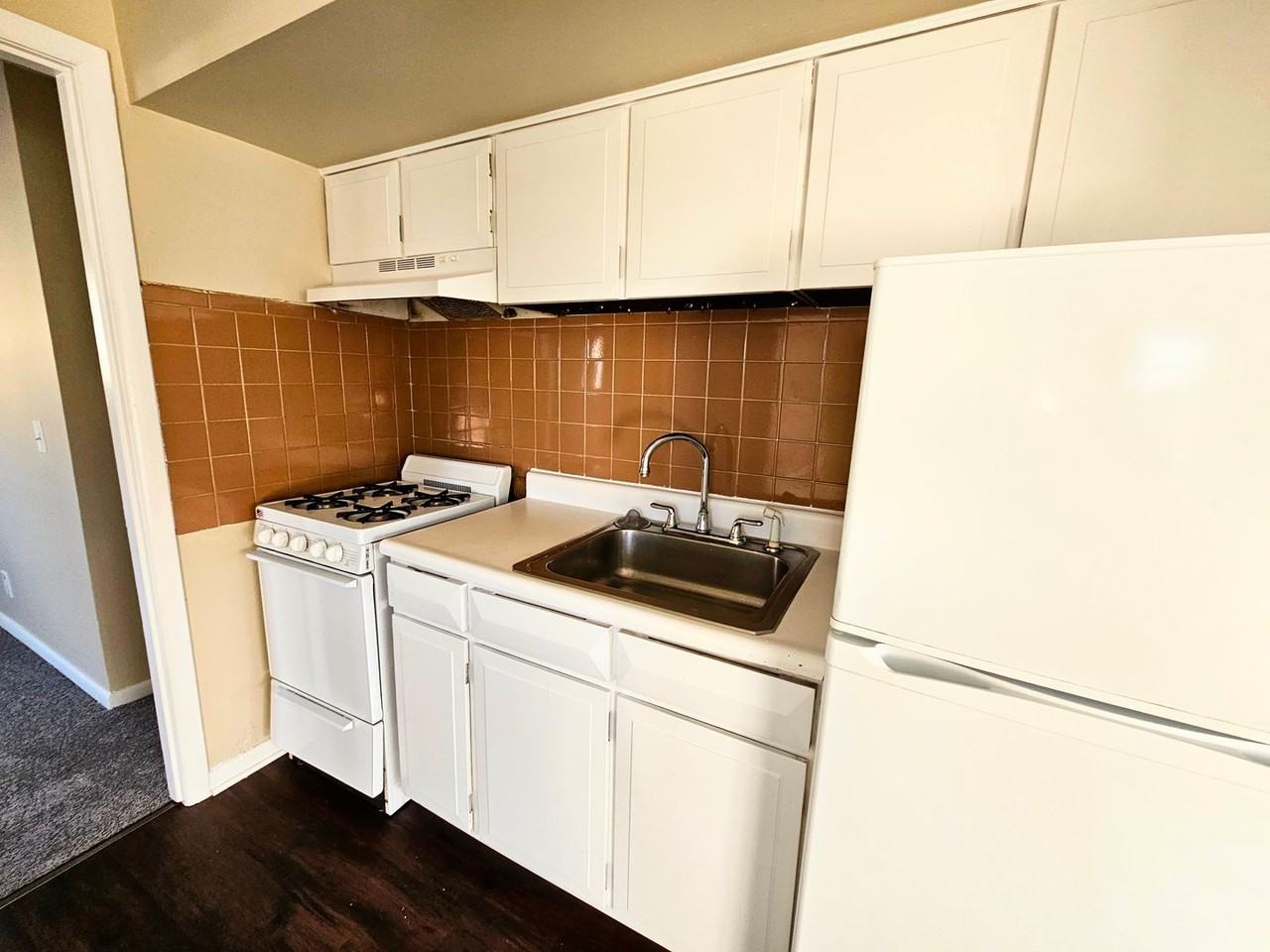 2652 Sheridan Dr - Photo 2 of 3