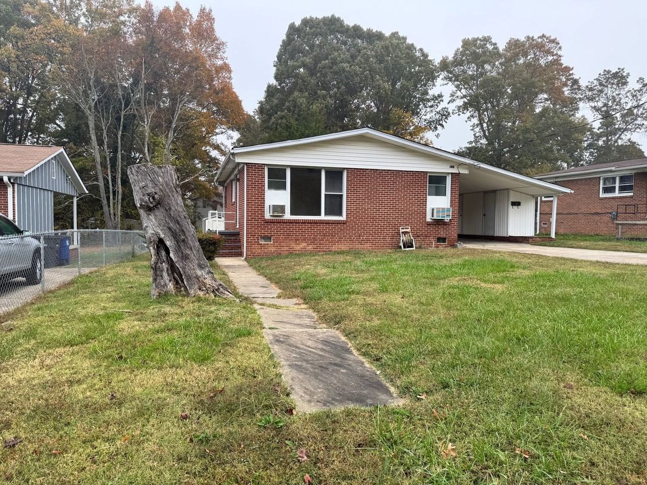 931 Moravia St - Photo 2 of 12