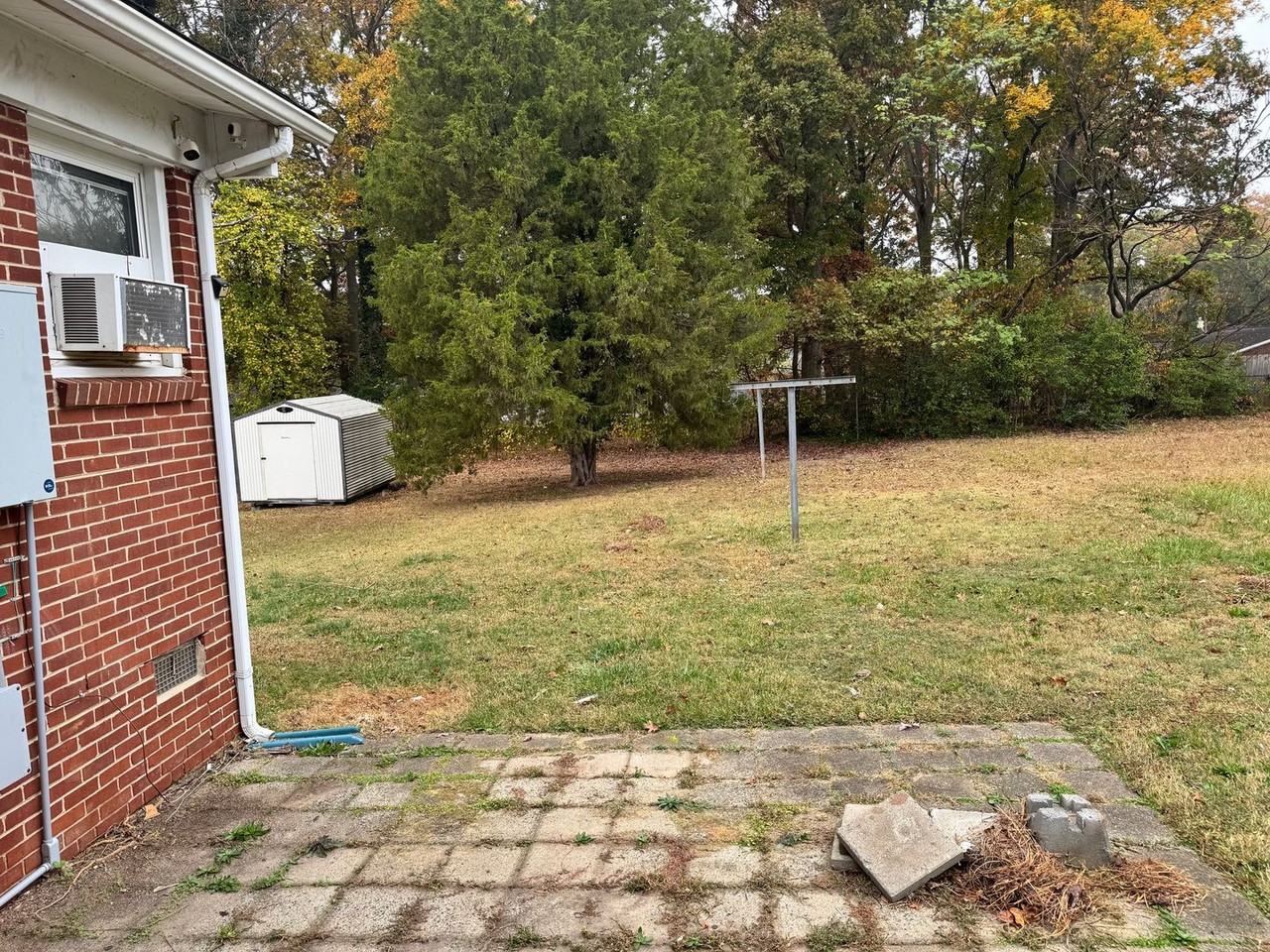 931 Moravia St - Photo 3 of 12