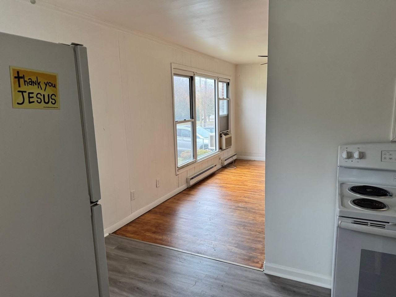 931 Moravia St - Photo 4 of 12