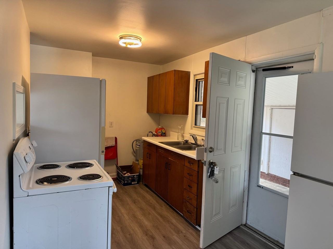 931 Moravia St - Photo 5 of 12