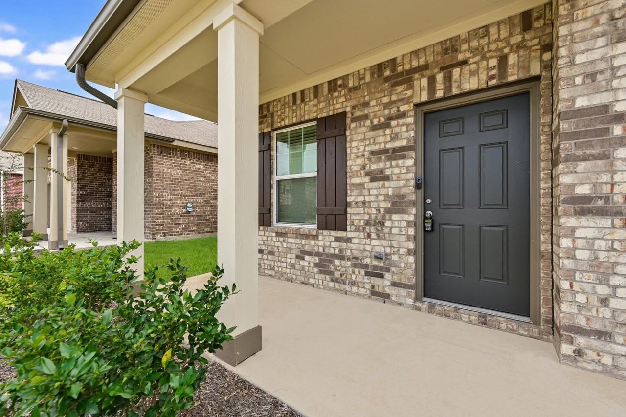 13530 Kinsman Rd - Photo 3 of 28