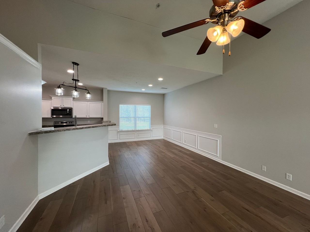 632 Creekbend Ln - Photo 3 of 23