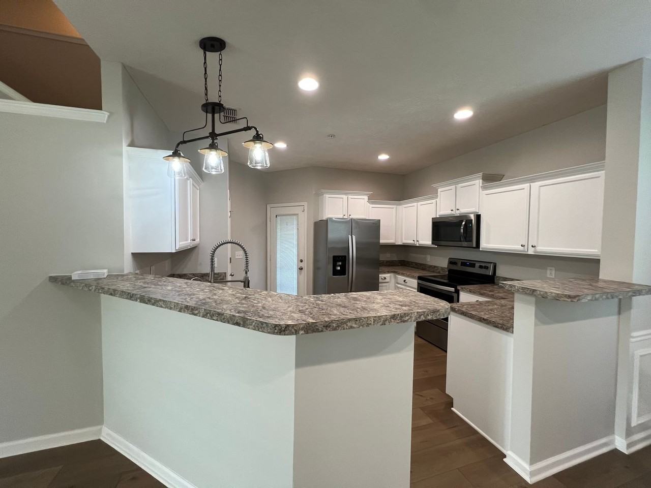 632 Creekbend Ln - Photo 5 of 23