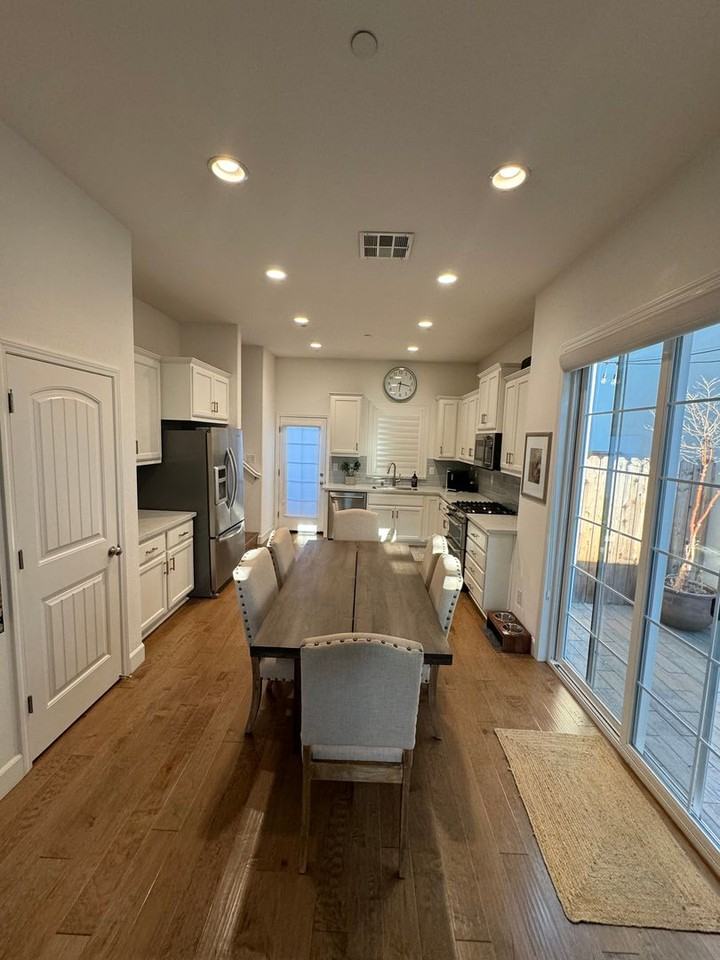 1117 Paris Dr - Photo 3 of 20
