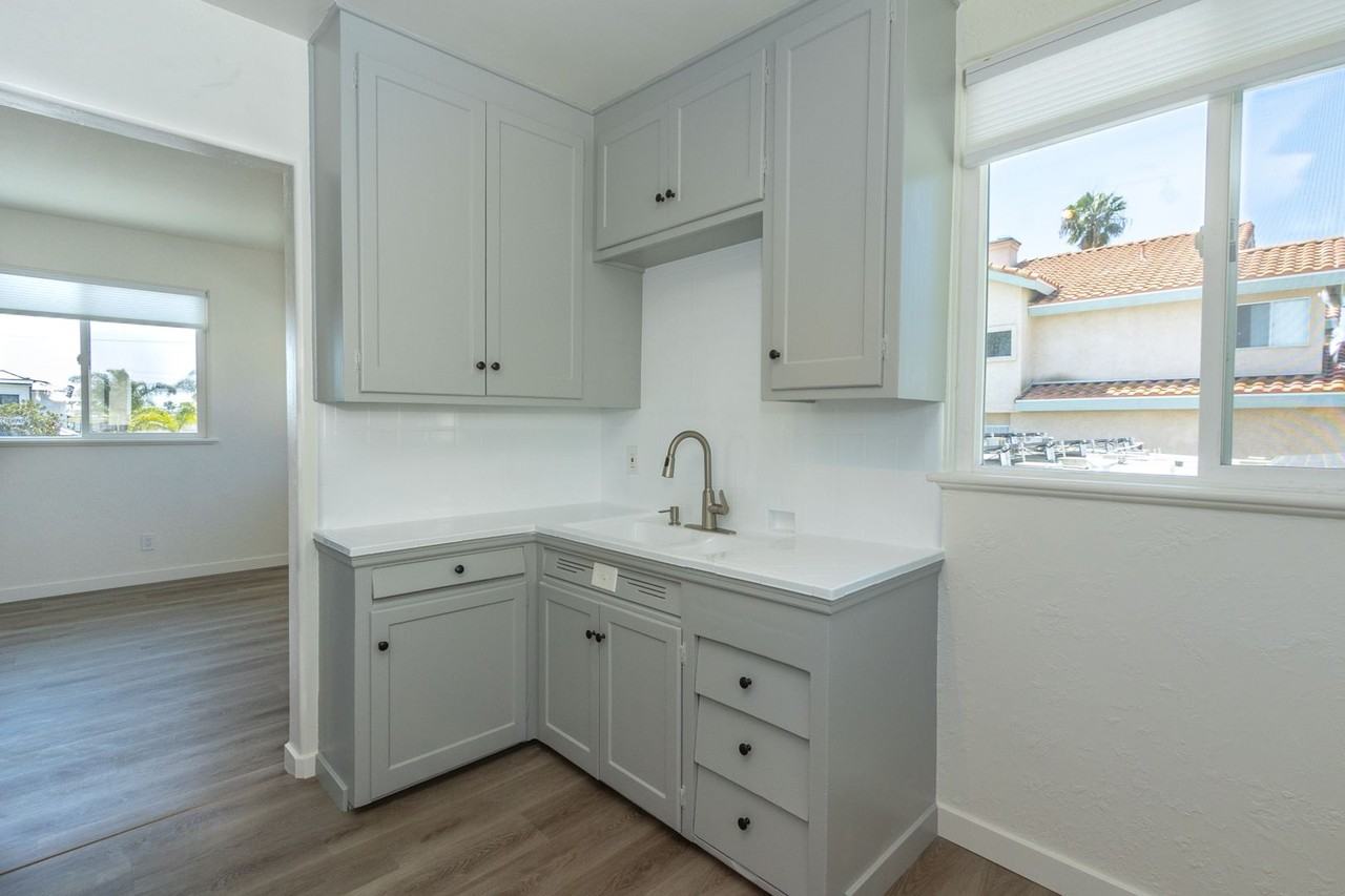 2078 1/2 Garnet Ave - Photo 7 of 18