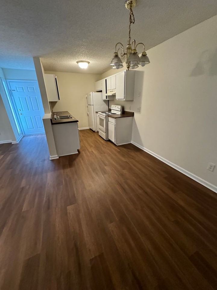 Huntington Place Apartments - Photo 3 of 11