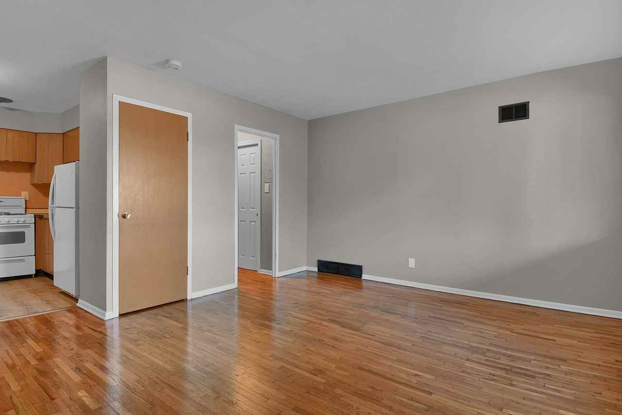 4419A Donovan Ave - Photo 3 of 13