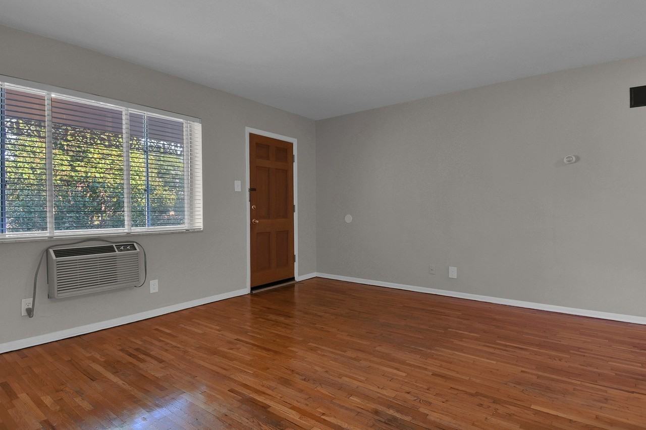 4419A Donovan Ave - Photo 4 of 13