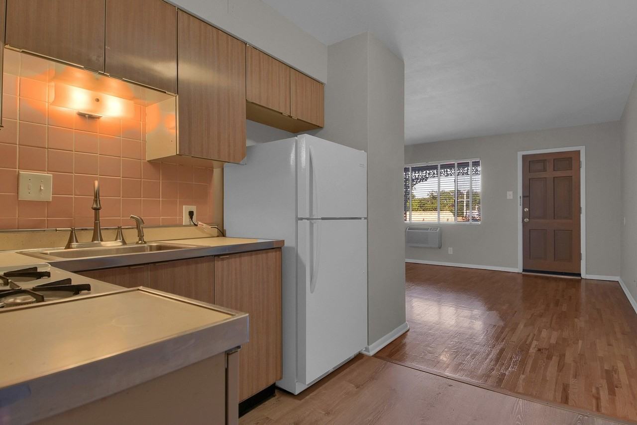 4419A Donovan Ave - Photo 6 of 13