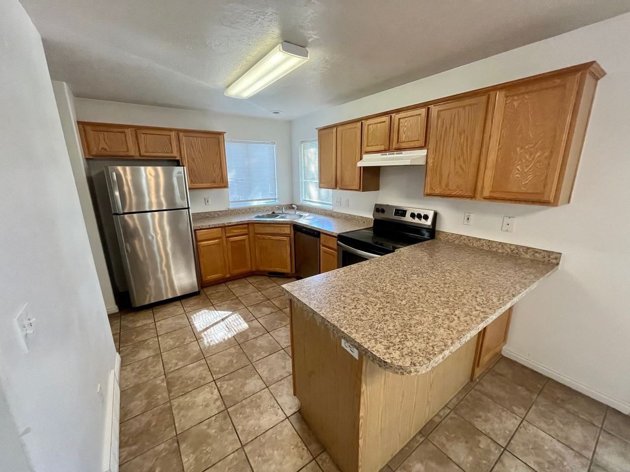 567 N Main St - Photo 2 of 12