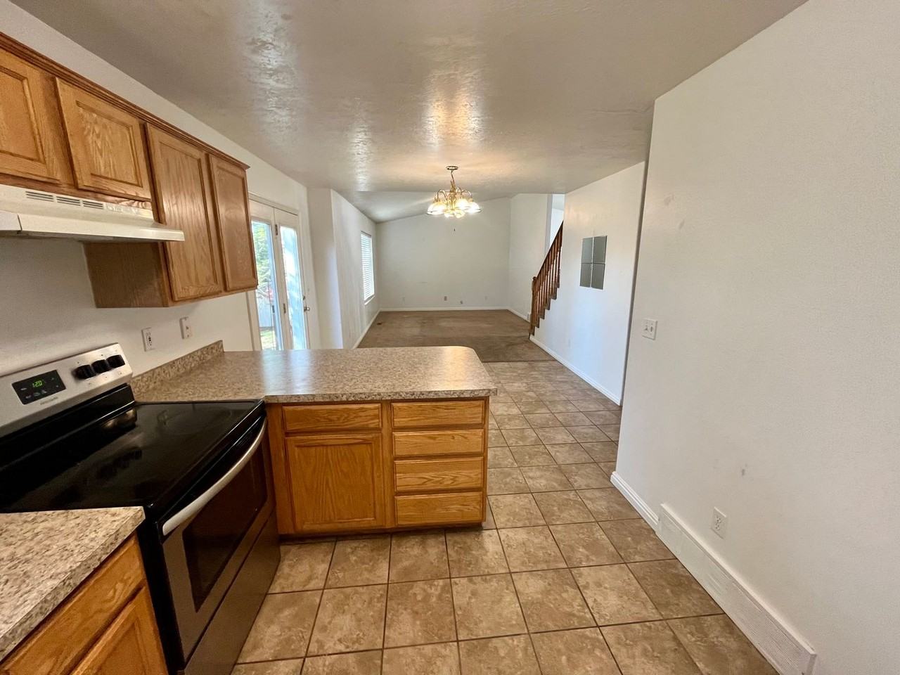 567 N Main St - Photo 3 of 12