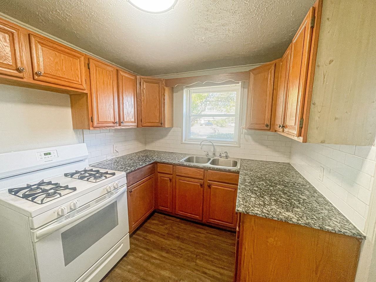 3704 Se 15th St - Photo 2 of 20