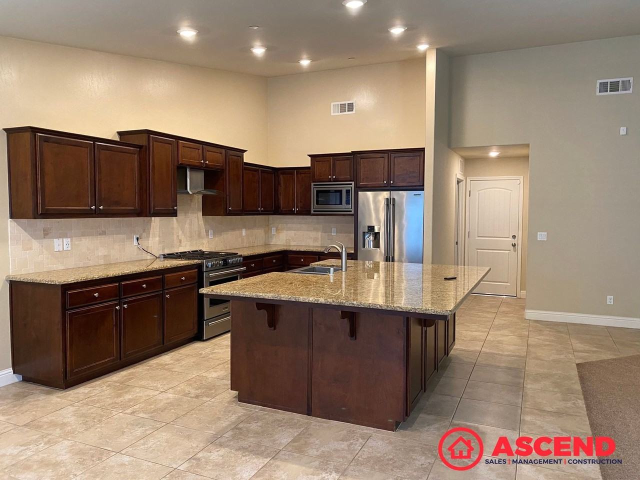 9403 Mountain Peak Ln - Photo 3 of 9