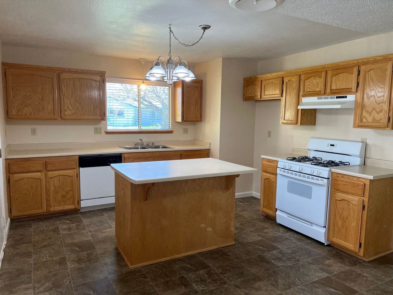 5811 Mountain View Dr - Photo 2 of 11