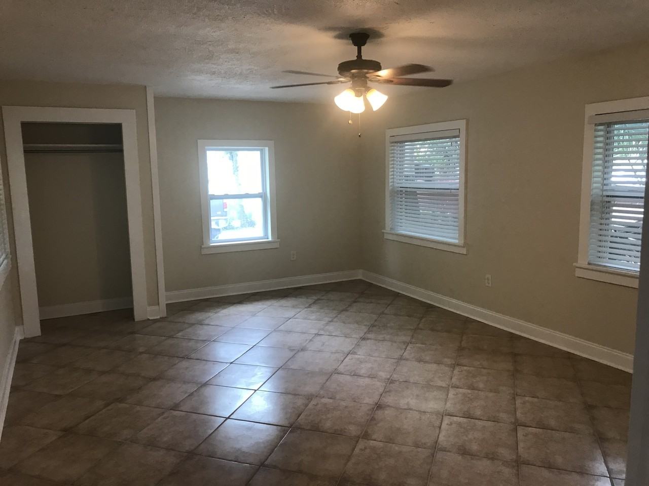 1715 W Saint Conrad St - Photo 3 of 21