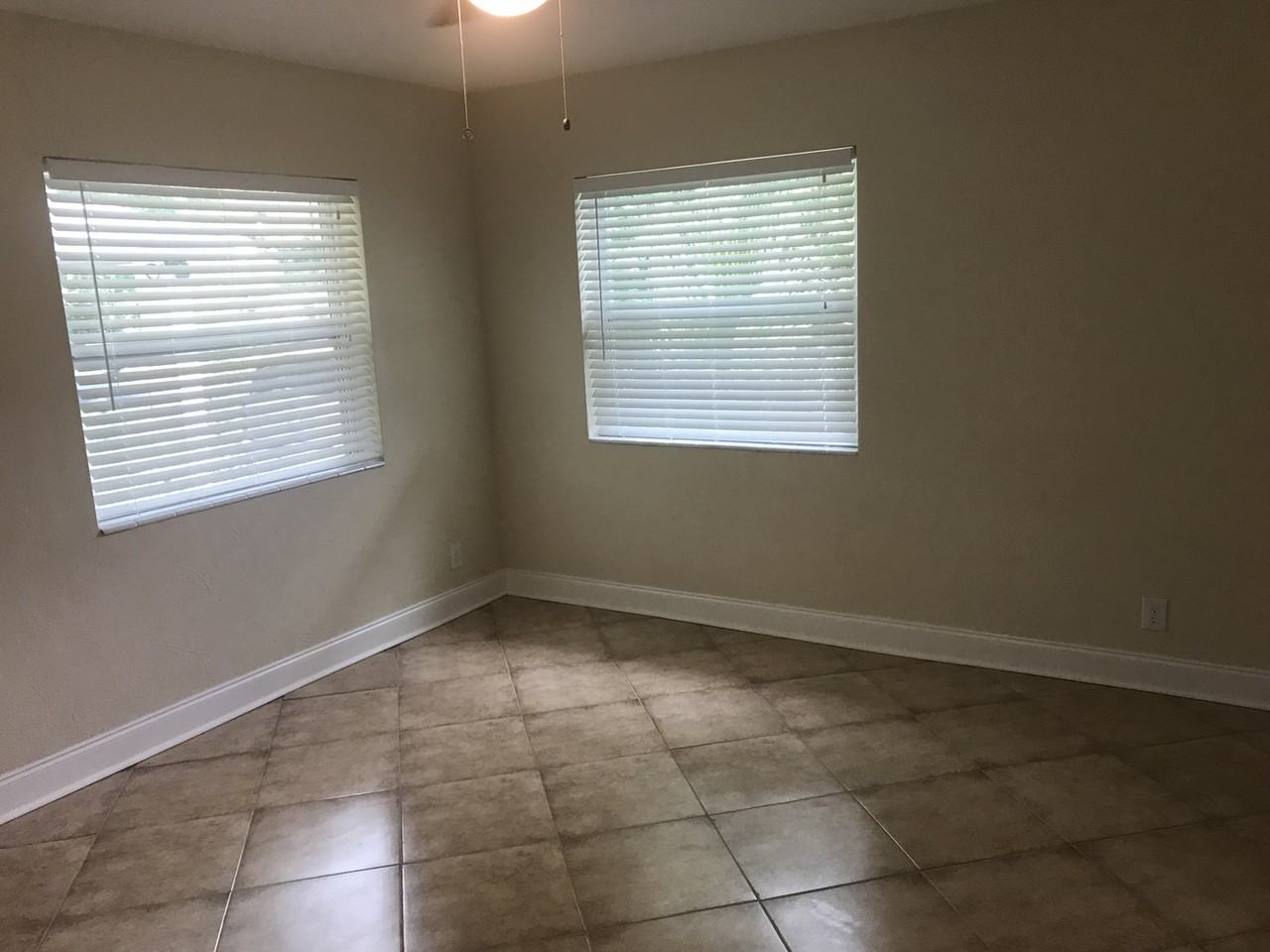 1715 W Saint Conrad St - Photo 5 of 21