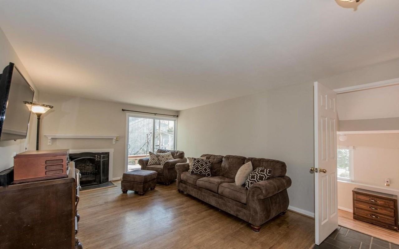 6013 Jamina Downs - Photo 2 of 10