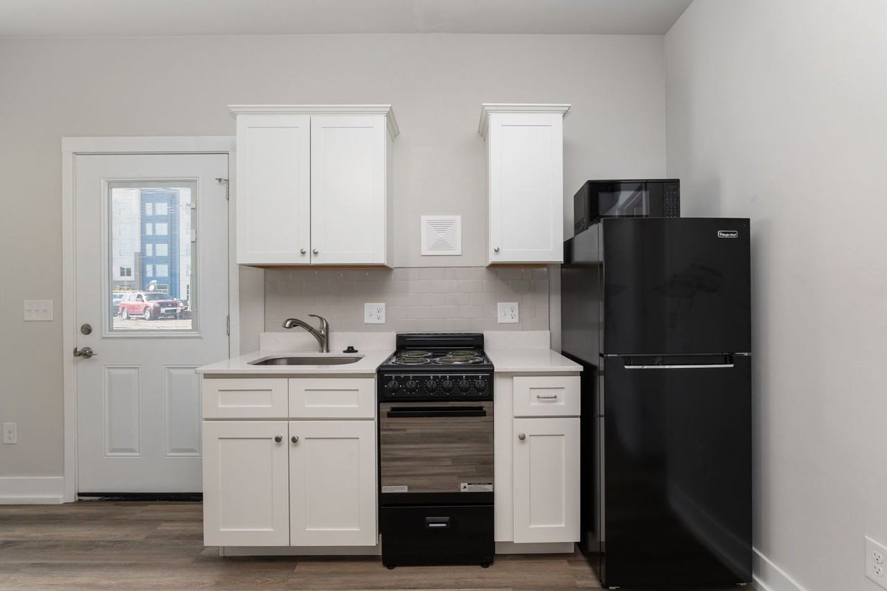 1381 Nw 6th Ave - Photo 4 of 30