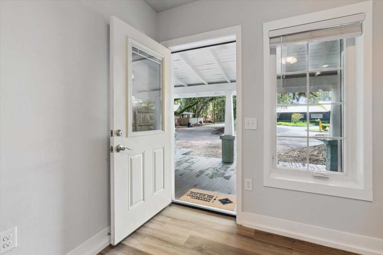 112 Nw 9th St - Photo 6 of 25