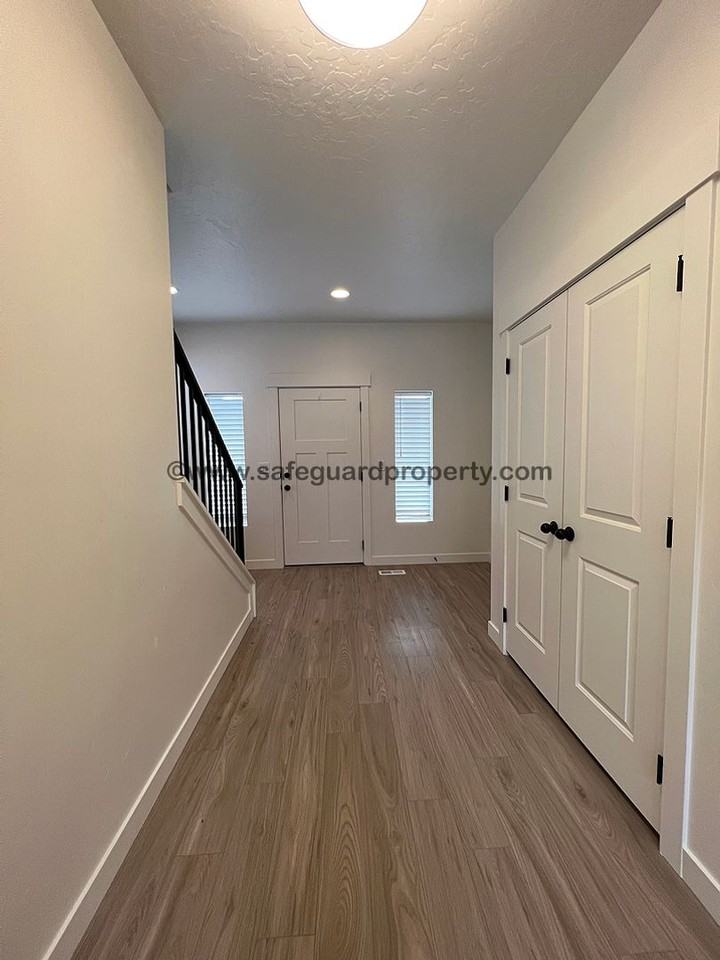 5108 N Espalier Dr - Photo 3 of 29