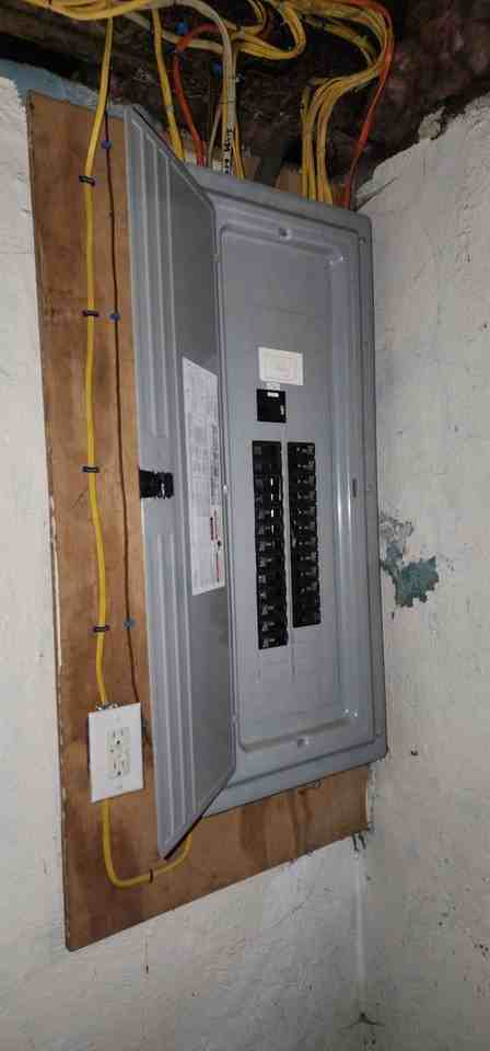 615 Division St - Photo 3 of 23